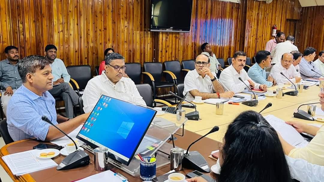 गन्ना किसानों के हित में समिति सदस्यता एवं उपज बढोत्तरी हेतु 15 दिन बढायी गयी अंतिम तिथि।
<a href="/CMOfficeUP/">CM Office, GoUP</a> <a href="/UPGovt/">Government of UP</a> <a href="/InfoDeptUP/">Information and Public Relations Department, UP</a> <a href="/UPCane/">Cane Development UP</a>