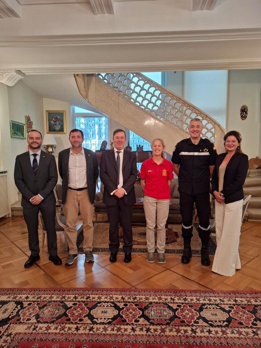EmbEspBucarest (@embespbucarest) on Twitter photo Ayer, el Embajador de 🇪🇸 en 🇷🇴 recibió a la delegación española de protección civil desplazada a🇷🇴para participar en la Conferencia <a href="/Insarag/">International Search and Rescue Advisory Group</a> para la puesta en común de procedimientos de actuación y armonización de metodología de respuesta internacional ante catástrofes naturales. Ayer, el Embajador de 🇪🇸 en 🇷🇴 recibió a la delegación española de protección civil desplazada a🇷🇴para participar en la Conferencia <a href="/Insarag/">International Search and Rescue Advisory Group</a> para la puesta en común de procedimientos de actuación y armonización de metodología de respuesta internacional ante catástrofes naturales.