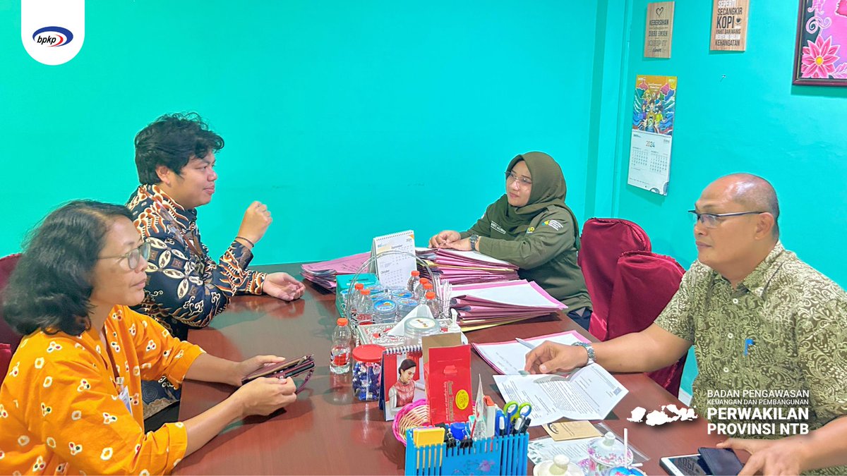 bpkp_ntb's tweet photo. Hai Sobwas Terdepan,

Sebagaimana tercantum dalam UU 40/2004 Tentang Sistem Jaminan Kesehatan Nasional, Jaminan Kesehatan Nasional merupakan komponen penting yang memiliki tujuan menjamin peserta memperoleh manfaat pemeliharaan kesehatan serta perlindungan memenuhi kebutuhan dasar kesehatan.

Selaras dengan tagline”Hadir Bermanfaat”, pada akhir September 2024 Tim Bidang IPP Perwakilan BPKP NTB melakukan kegiatan evaluasi atas transformasi pembiayaan kesehatan pada Kabupaten Sumbawa Triwulan III tahun 2024 di Dinas Kesehatan Kabupaten Sumbawa dan RSUD Kabupaten Sumbawa.

Dalam evaluasi ini, tim melakukan pengecekan kriteria Capaian Universal Health Coverage (UHC) daerah, kepesertaan aktif JKN, dana kapitasi pada puksesmas-puskesmas se-Kabupaten Sumbawa, hingga kesiapan RSUD dalam menerapkan KRIS JKN. Tidak hanya itu, wawancara juga dilakukan kepada pasien JKN serta Non-JKN terkait pelayanan yang didapat dari Rumah Sakit dan preferensi Willingness To Pay (WTP)- Ability To Pay (ATP) peserta JKN.

Evaluasi ini bertujuan untuk memberikan keyakinan terbatas bahwa sistem pembiayaan kesehatan telah dijalankan secara akuntabel, konvergen, efisien, dan efektif sesuai dengan ketentuan dalam rangka memperkuat ketahanan kesehatan nasional.

#bpkpntbterdepan
#InfoPengawasan
#HadirBermanfaat
