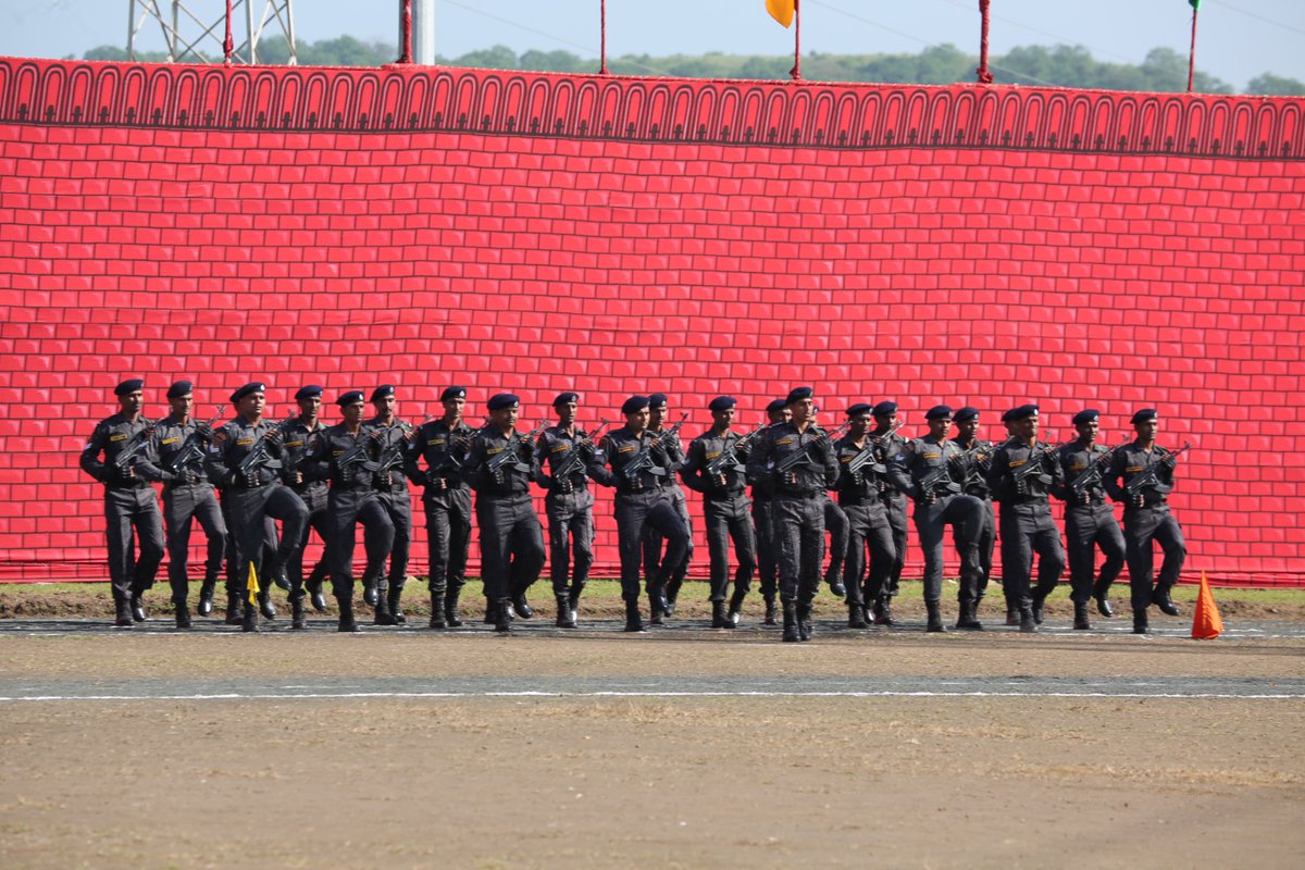 RPFCR's tweet photo. Marking the 40th RPF Raising Day Parade, Hon’ble MR Shri @AshwiniVaishnaw salutes the courage &amp; dedication of Railway Protection Force at RPF Zonal Training Centre, Nashik, Maharashtra.
@RPF_INDIA https://t.co/dKfdpPEdT3