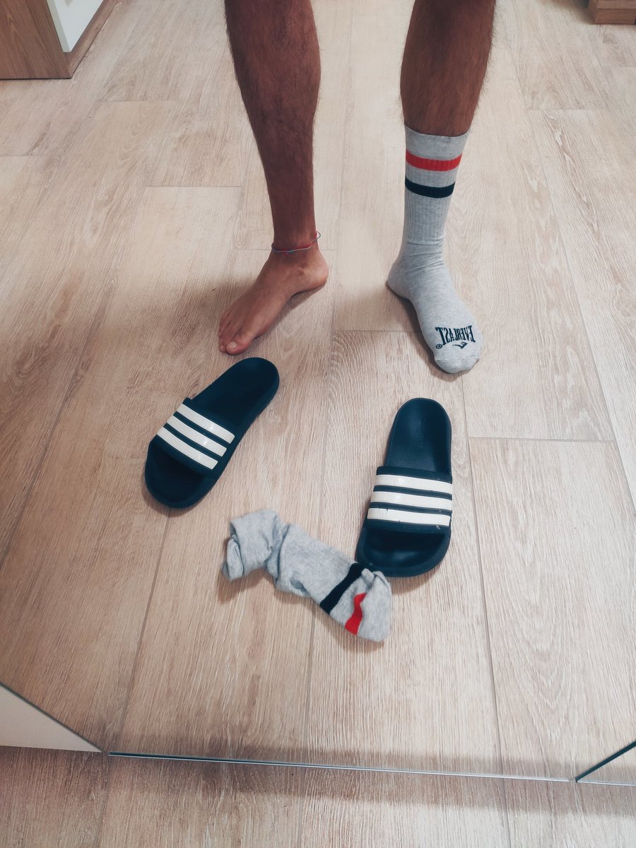 Cashmaster889's tweet photo. Inizia il tuo lavoro finocchio!! PAGA, toglici i calzini e inizia a leccare mentre noi stiamo comodamente sul divano!!👅 💸🥵👣😈

@Mastermassimo95

#findom #FinDom #Cashmaster #cashgod
#cashalpha #dom #sniff #serve #send
#cashapp #cashmaster #serveyourhsalpha
#moneyslaves https://t.co/wqjLNyuxaY