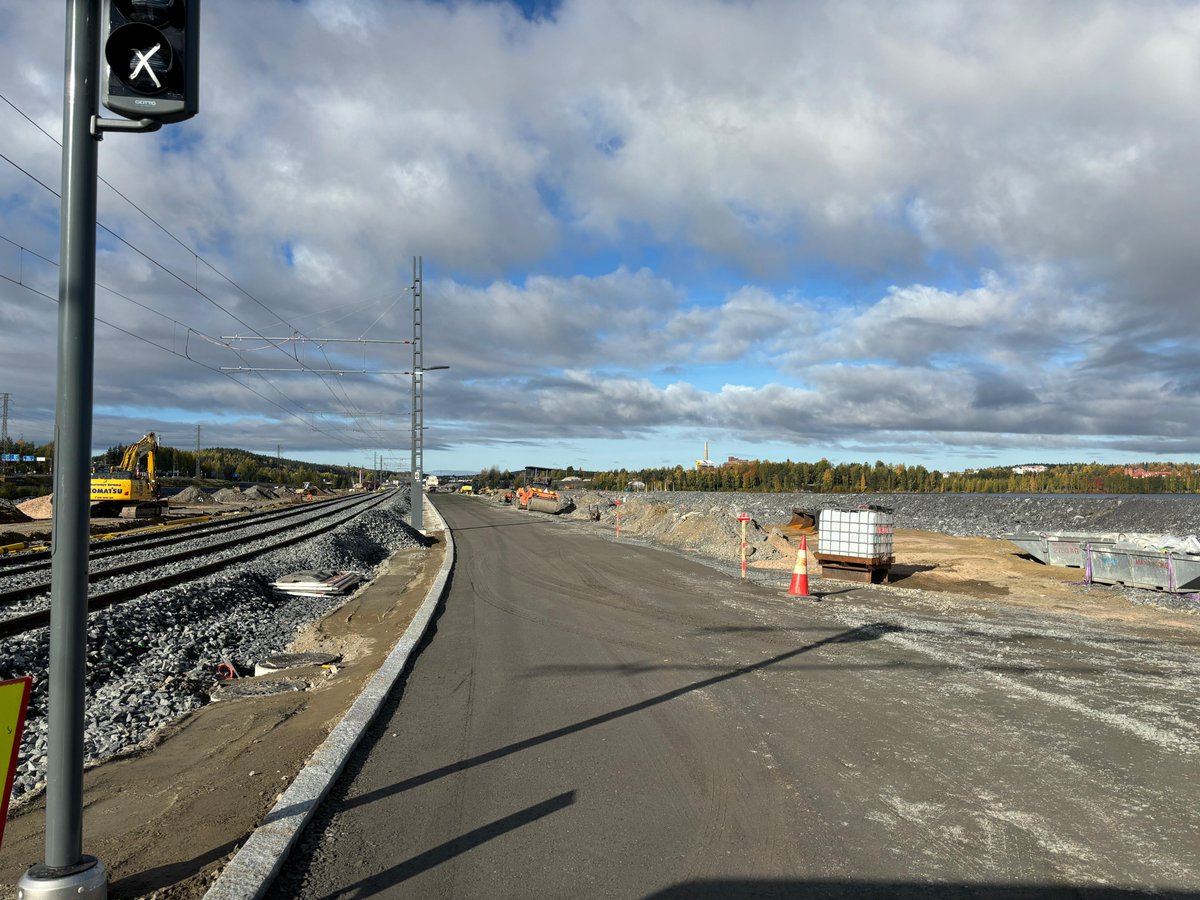 treratikka's tweet photo. Hyvää lokakuuta! 🍁 Raitiotieallianssin työt etenevät kovaa kohti valmista, ja hankkeen valmiusaste on jo 94 % 🙌 

Lokakuussa rakentamistyöt keskittyvät Näsisaaren alueelle. Kurkkaa hankkeen kuulumiset 👉https://t.co/kFcsXZCTGa
#Raitiotieallianssi #TampereenRatikka #osa2 https://t.co/eWxVY6Ko9V