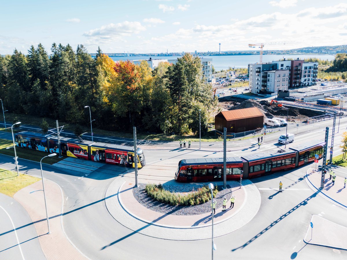 treratikka's tweet photo. Hyvää lokakuuta! 🍁 Raitiotieallianssin työt etenevät kovaa kohti valmista, ja hankkeen valmiusaste on jo 94 % 🙌 

Lokakuussa rakentamistyöt keskittyvät Näsisaaren alueelle. Kurkkaa hankkeen kuulumiset 👉https://t.co/kFcsXZCTGa
#Raitiotieallianssi #TampereenRatikka #osa2 https://t.co/eWxVY6Ko9V