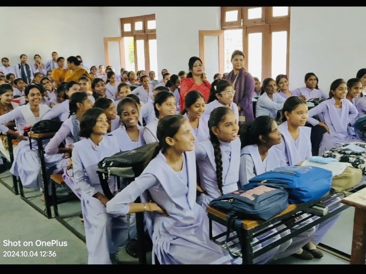 मिशन शक्ति 5.0 के तहत आज दिनाक 04 अक्टूबर को टॉक शो विथ आयडल्स का आयोजन श्रीमती रामा अग्रहरि स्नातकोत्तर महाविद्यालय जनपद फतेहपुर में आयोजित किया गया | 
#IGCD2024 #MissionShakti #Genderequality
<a href="/UPMahilaKalyan/">UP Mahila Kalyan</a>