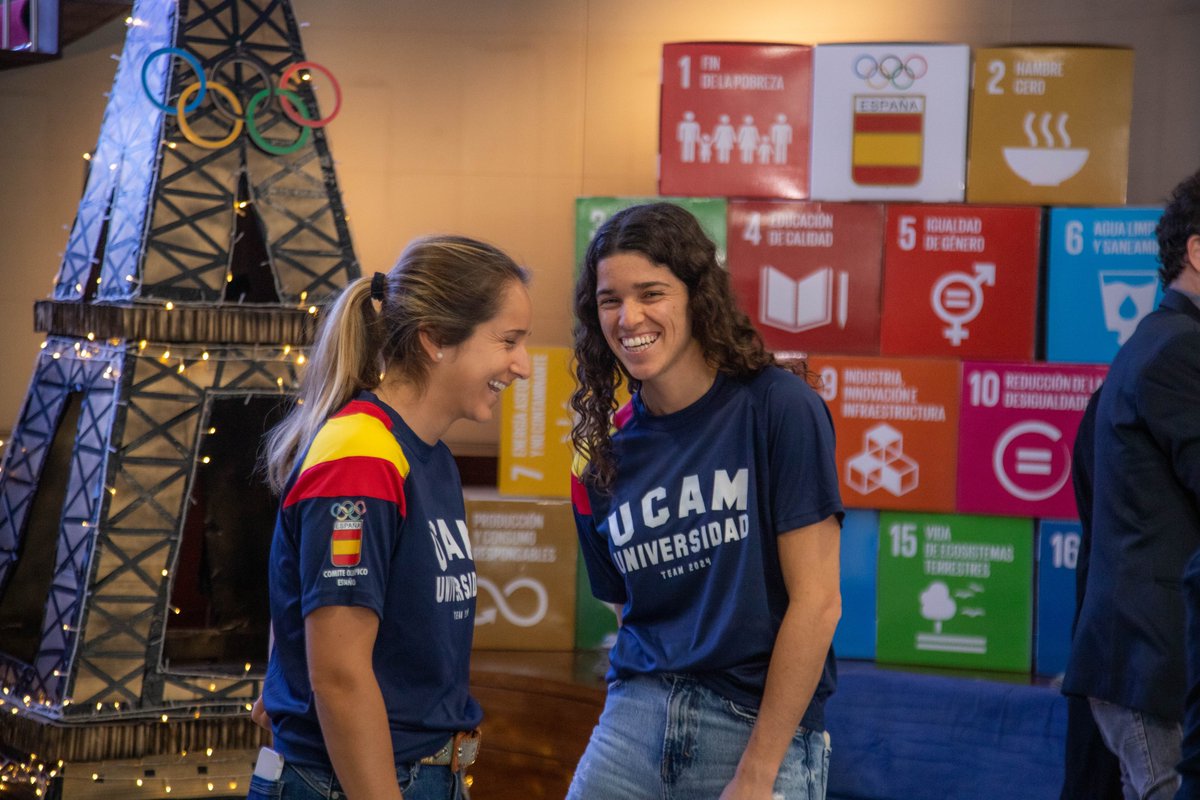 😁¡Feliz #DíaMundialDeLaSonrisa! <a href="/Cotiiteves/">Coti Amundson Teves</a> <a href="/patrialvareez/">Patricia Álvarez</a>