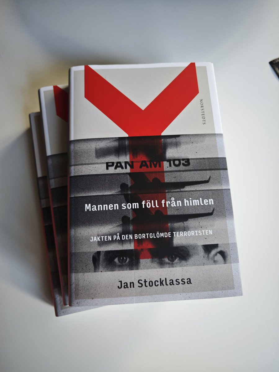 Today is a big day! My book #Themanwhofellfromthesky is published in Swedish as book, audiobook and ebook. Soon in other languages as well!!
PS if you like cinnamon rolls it's also #Kanelbullensdag in Sweden
