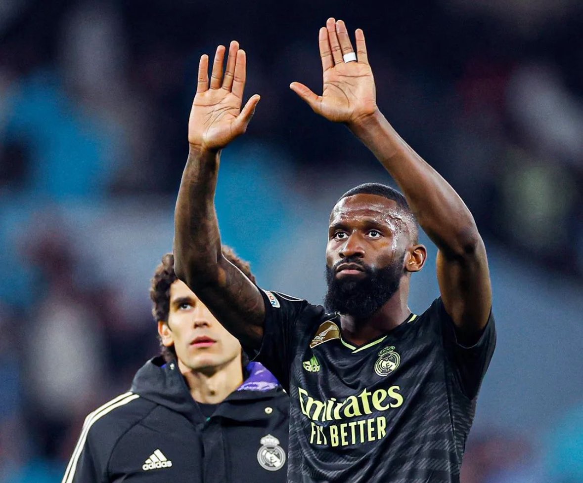 FabrizioRomano's tweet photo. 🔴⚪️ Rüdiger tells @InsideScoopHQ: “If you see Arsenal, the two centre backs are the pillar of the transformation”.

“You have with Gabriel the aggressive leader and Saliba… this brother plays clean!”.

“You have to give it to him, he looks like a silent leader”. https://t.co/dCZdcWWXIo