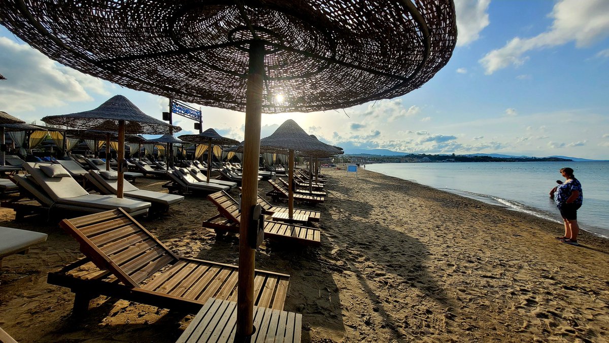fodenlaura's tweet photo. @LindsayOxUni Arrived in Tsilivi,Zakynthos 🍹😎🏖🍸 https://t.co/Wma7t5K5I5