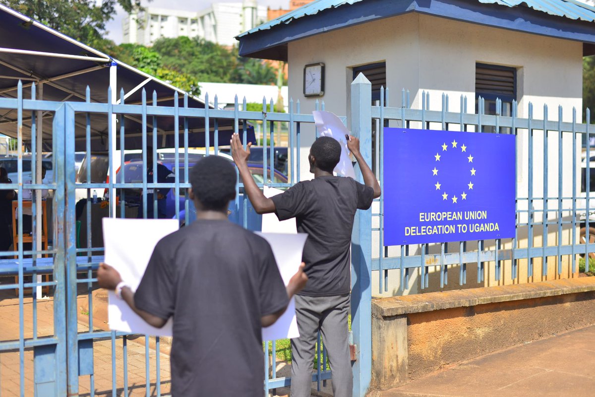 JusticeUg256's tweet image. We delivered the message, but the @EUinUG chose to ignore it. No one came out to receive the petition. They’d rather protect polluters than face the truth. But this fight is far from over. #ClimateJusticeNow #PeopleOverProfits #StopFossilSubsidies