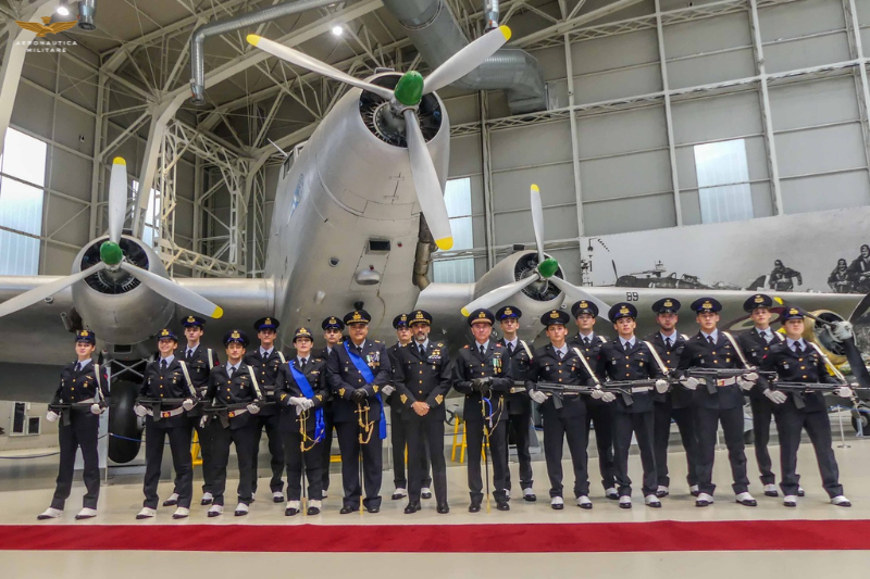 ItalianAirForce's tweet photo. Ieri a Vigna di Valle (RM) 15 nuovi atleti del Centro Sportivo dell'#AeronauticaMilitare hanno giurato fedeltà alla Repubblica Italiana e alle sue Istituzioni. 

 Benvenuti nella nostra famiglia! ✈️ 🇮🇹 

#latuasquadrachevola https://t.co/ywhVQ2c2aC