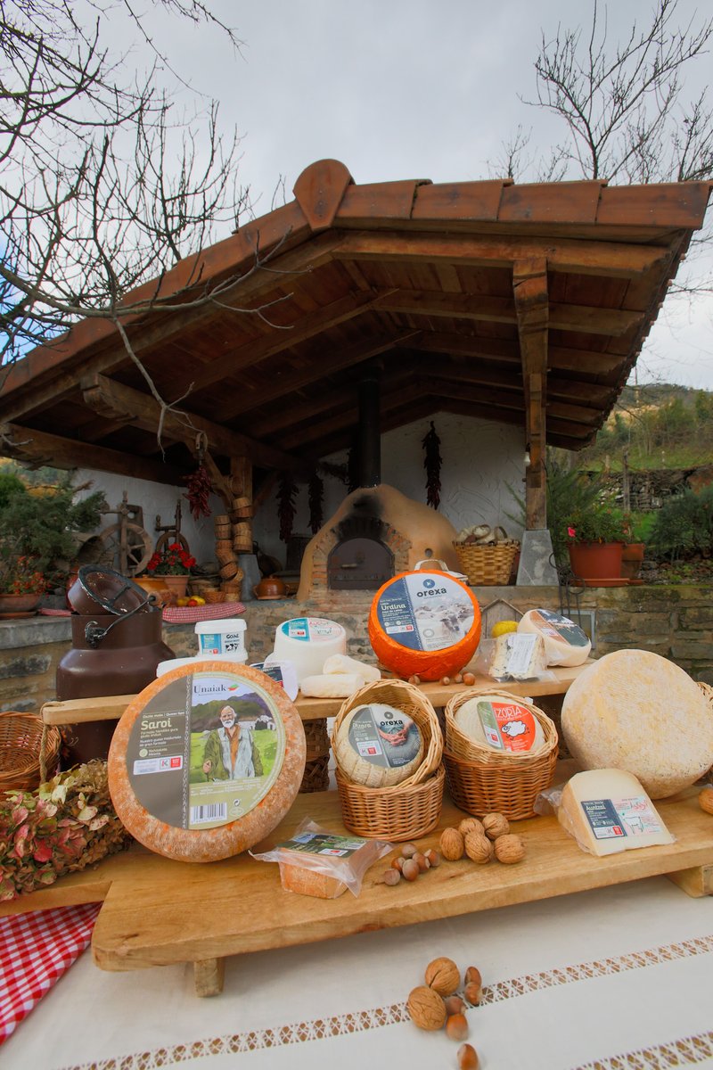 HAZIk #POCTEFACKNOWNCHEESE proiektuan parte hartzen du,POCTEFA eskualdeko mikro eta esneki-enpresa txikien eta gaztagileen lehiakortasuna sustatzeko.Sektorearen gaikuntza bultzatzen dugu eta sentsibilizatzen dugu tokiko produktu jasangarriak aukeratzearen garrantziaren inguruan