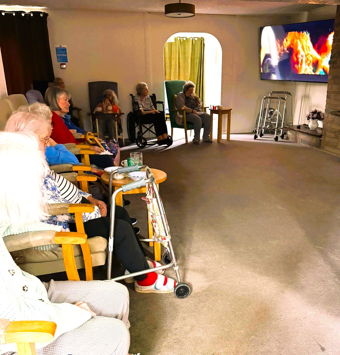 KaraHealthcare's tweet image. It's #WorldSmileDay and one of the things that makes us smile at Cherrytree is our #FridayFilm afternoons. 
What’s your go-to feel-good movie? Let us know in the comments! 🍿👇
#CherrytreeCareHome #FilmFriday #TimeTogether #CareWithPride