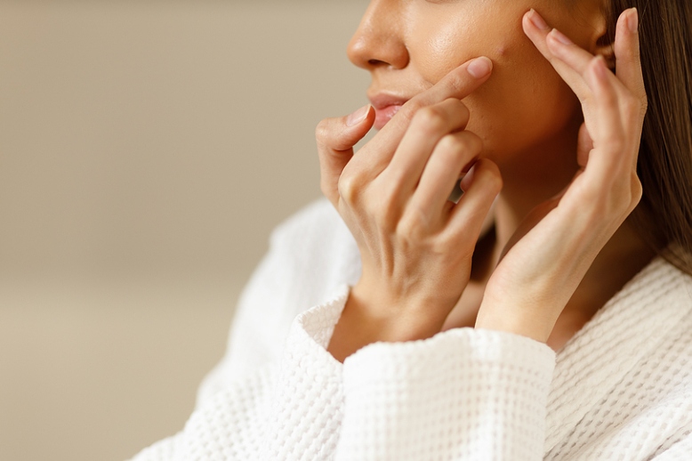 SkinOnlineBlog's tweet image. If you struggle with pimples or blackheads, beta hydroxy acid (BHA) may be your new best friend. Enter salicylic acid brnw.ch/21wNrT1

#SkinOnline #SkinOnlineBlog #HydroxyAcids #BHA #AHA #SalicylicAcid #skin #pimples #beauty #skincare