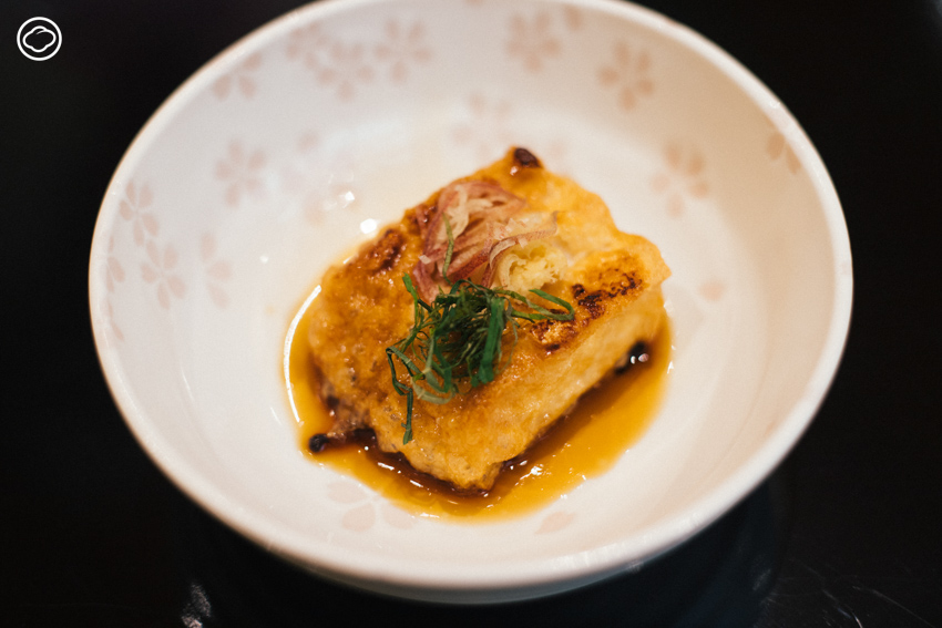 readthecloud's tweet image. คอลัมน์ #FullCourse มาแจกพิกัดร้านอาหารเจใจกลางกรุงเทพฯ กับร้าน #UmenohanaTH ที่เสิร์ฟอาหารญี่ปุ่นรูปแบบไคเซกิ มีทั้งเมนูมังสวิรัติ เมนูสำหรับคนกินเจ แถมมีเมนูปูหิมะ เนื้อ และปลาย่าง รวมถึงอาหารญี่ปุ่นอื่น ๆ อีกด้วย #readthecloud readthecloud.co/umenohana/