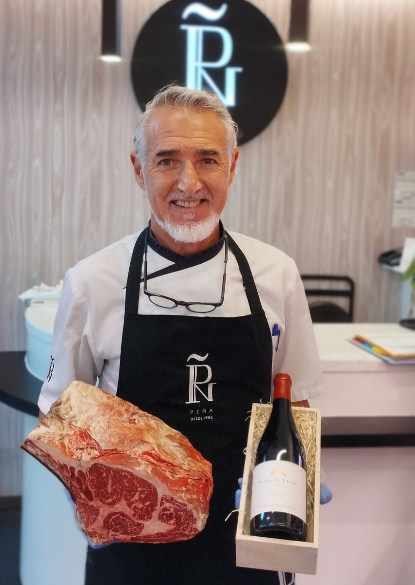 MCHM_Chamartin's tweet photo. ¿Buscando cómo impresionar?
Una combinación que es puro lujo para el paladar, recomendación del #meatmaster Nacho Vaquero, de @Pdelicatessen: un imponente chuletón de vaca madurada de raza Rubia Gallega, con 90 días de maduración, y un Viña El Pisón 2017, de @artadi_es https://t.co/gJ0D3G2uvq