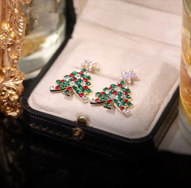 warmwish24's tweet photo. Christmas Tree Tassel Earrings https://t.co/hlgB5AfhvX