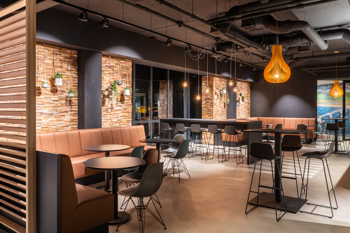 dreamcloud7's tweet image. Hoe gaat u om met een rouwende werknemer? Veel werkgevers worstelen met deze vraag. De regering wil met het nieuwe wetsvoorstel voor rouwverlof duidelijkheid bieden, maar het brengt ook verplichtingen met zich mee. Lees meer: sowo.kr/C6yt6cYd