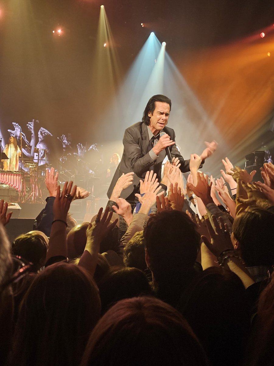 Nick Cave delivered, as always. His shows are always magical. 🥰