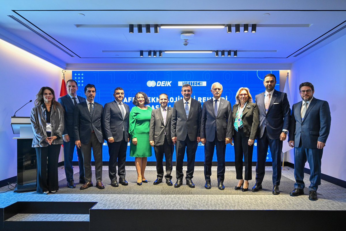 _cevdetyilmaz's tweet photo. Dış Ekonomik İlişkiler Kurulu (DEİK) Dijital Teknolojiler İş Konseyi tarafından hazırlanan “Afet Teknolojileri Raporu”nun İstanbul’da düzenlenen tanıtım toplantısını gerçekleştirdik.

Günümüzde kamu ve özel sektör arasındaki iş birliği, afet yönetimi alanında etkili çözümler geliştirmek için kaçınılmazdır. Bu sebeple, afet yönetiminde teknolojilerin yaygın kullanımını önemsiyoruz.

Bu kapsamda en çok önem verdiğimiz projelerden biri; afet öncesi alınacak önlemlerden, afet sonrası yapılacak iyileştirme çalışmalarına kadar her aşamada daha verimli ve hızlı kararlar alabileceğimiz, Ulusal Yapay Zeka Stratejimizde ve 12. Kalkınma Planımızda yer alan Kamu Veri Alanı projesidir.

Bu projeyi 2025 yılına kadar tamamlayıp tüm kamu kurumlarını bu sisteme dahil etmeyi hedefliyoruz.

Ayrıca, Türksat 5A, 5B ve yakında devreye alınacak olan Türksat 6A uydusu ile afet anında kesintisiz iletişimi sağlamak için güçlü bir altyapı kuruyoruz. AFAD tarafından geliştirilen ve kullanılan izleme, değerlendirme, iletişim ve koordinasyon sistemleri gibi teknolojilerle de afetlere etkili müdahale imkânı sağlamayı amaçlıyoruz.

Bu anlamda, özel sektörümüzü afet öncesi ve sonrası süreçlerde kritik fayda sağlayacak teknolojilere yatırım yapmaya davet ediyor, önemli bir rehber niteliğinde olan “Afet Teknolojileri Raporu”nun hazırlanmasında emeği geçen herkese teşekkür ediyorum.