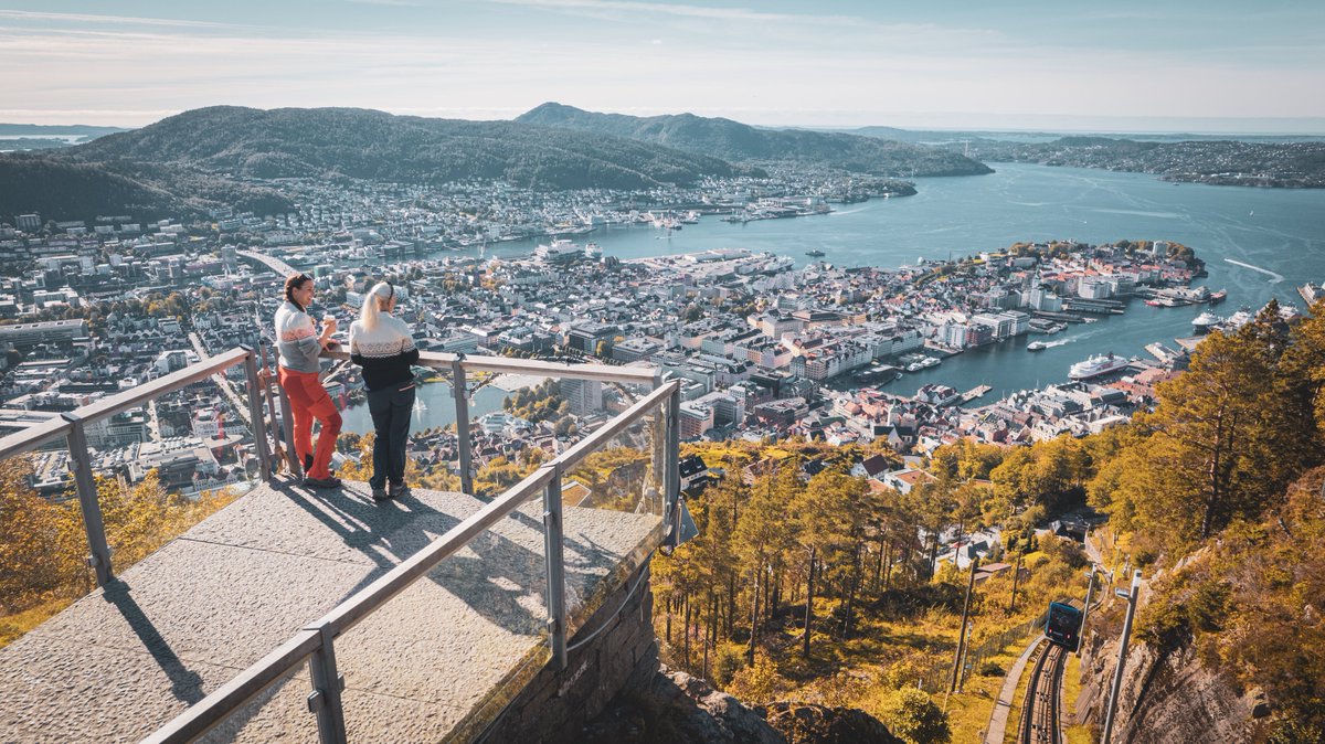 We ❤️the view from Mount Fløyen, no matter the season. 🍂
Foto: Fløyen | Braodstone