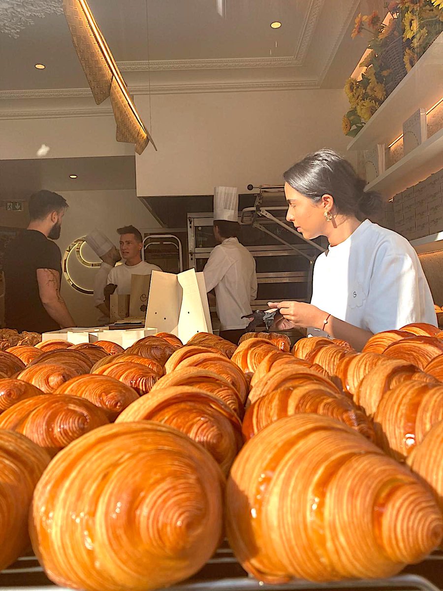 focusonparis's tweet photo. Fat Friday: plump oven fresh #croissants and #pastries so good they've been called "scandalous" by the French press. #CédricGrolet 35 Avenue de l'Opéra #fooding #frenchpastries #patisseries #rightbank https://t.co/rI7PmFrkBH