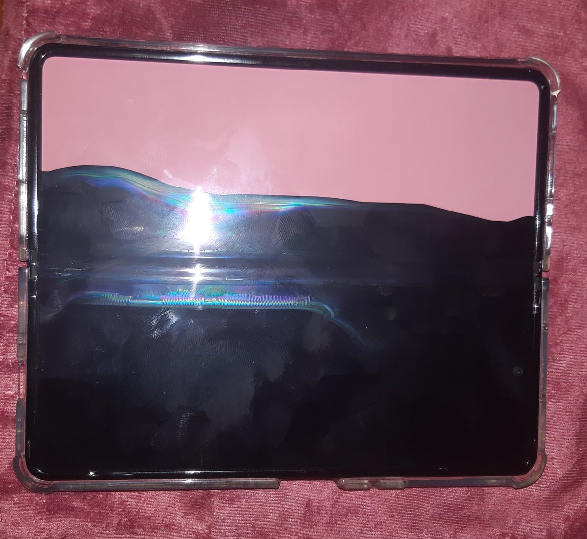 Info tempat perbaikan layar dalam z fold 3 yg cukup murah dong 🥹. Di jatuhin ponakan dari lantai 2 😭😭