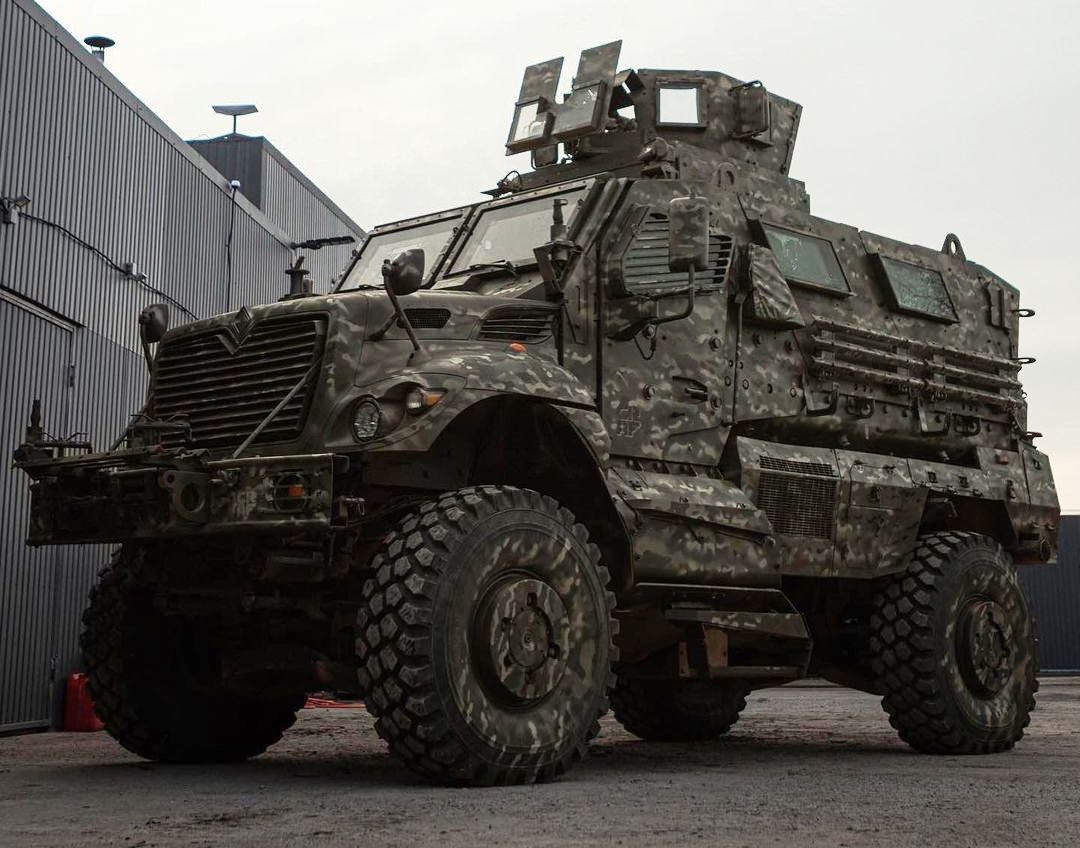 mirijevac75's tweet image. Дохлый марадер протянул копыта и разъебаная пиндосовская свиновозка International MaxxPro в Курском приграничье. #maxxpro