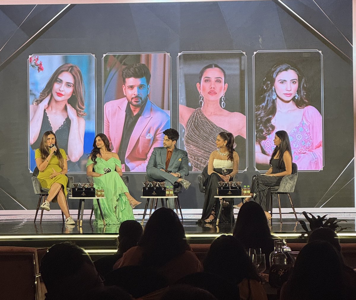 JioTV (@officialjiotv) on Twitter photo <a href="/kkundrra/">Karan Kundrra</a> <a href="/SonnalliSeygall/">Sonnalli Seygall</a> <a href="/ShahDaisy25/">Daisy Shah</a> <a href="/krystledsouza/">Krystle Dsouza</a> talking about Breaking Stereotypes π¨
#KaranKundra #KrystleDsouza #DaisyShah #SonnalliSeygall #WatchOnJioTV #BHOTTIndiaFest <a href="/kkundrra/">Karan Kundrra</a> <a href="/SonnalliSeygall/">Sonnalli Seygall</a> <a href="/ShahDaisy25/">Daisy Shah</a> <a href="/krystledsouza/">Krystle Dsouza</a> talking about Breaking Stereotypes π¨
#KaranKundra #KrystleDsouza #DaisyShah #SonnalliSeygall #WatchOnJioTV #BHOTTIndiaFest