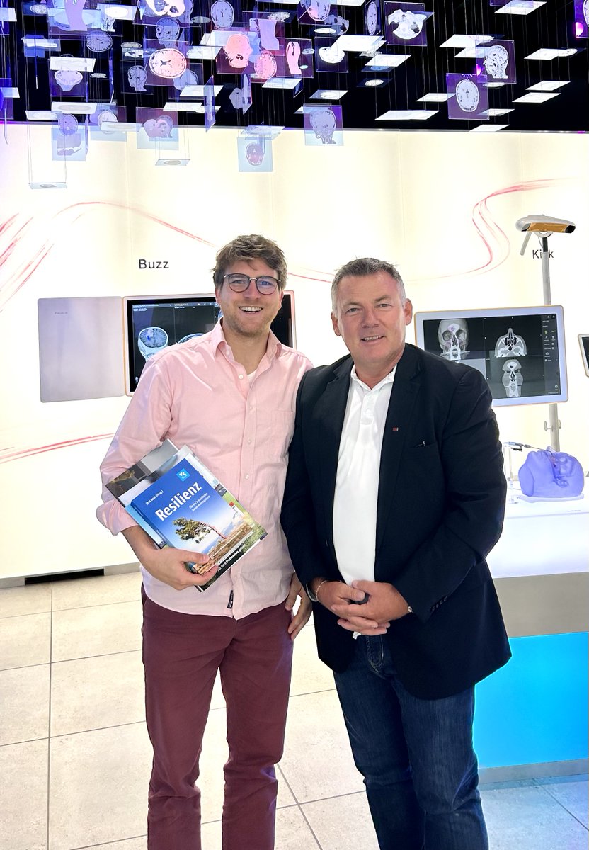 Vielen Dank an Martin Wisböck, Director Government Affairs <a href="/Brainlab/">Brainlab</a>, für den Austausch über das Engagement des internationalen Technologieführers Brainlab in Sachen #Fortschritt, #Digitalisierung und #MedTech. ^CB