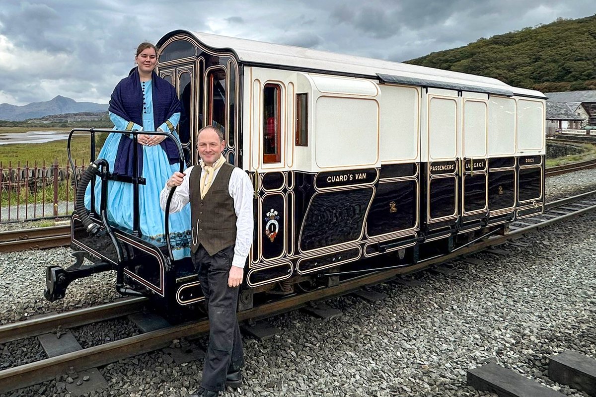 WelshCountry's tweet photo. Father Daughter Team Paint Victorian Carriage for Showcase Weekend
https://t.co/W2YPV5kP83
#festrail #steam #train #ffestiniograilway #loco #locomotive #steamengine #railwaypeople #railway  #heritagerailway https://t.co/93MQo4H2p6