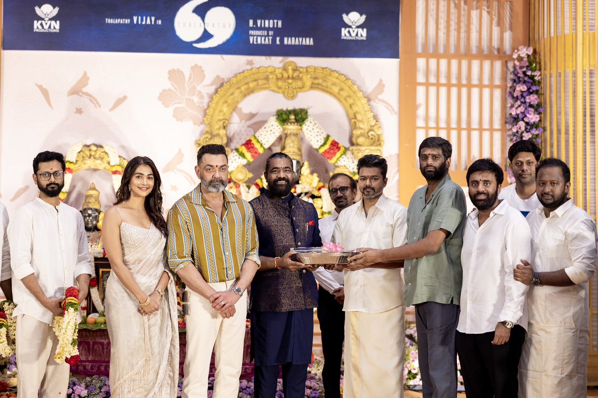 Jagadishbliss's tweet image. Finding it tough to put in words, the happiness and emotions I go through. Feeling blessed as well as responsible♥️♥️♥️ Love you my #Thalapathy @actorvijay na🤗 Thank you @KvnProductions ♥️

@hegdepooja @LohithNK01 @thedeol @_mamithabaiju 

#Thalapathy69