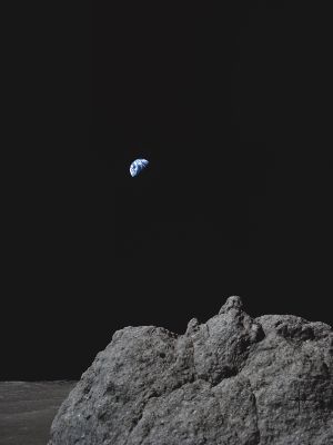 deecue01's tweet photo. Earth is captured from the surface of moon by the last man on the earth 

Good afternoon https://t.co/9eEJW4c1Ph