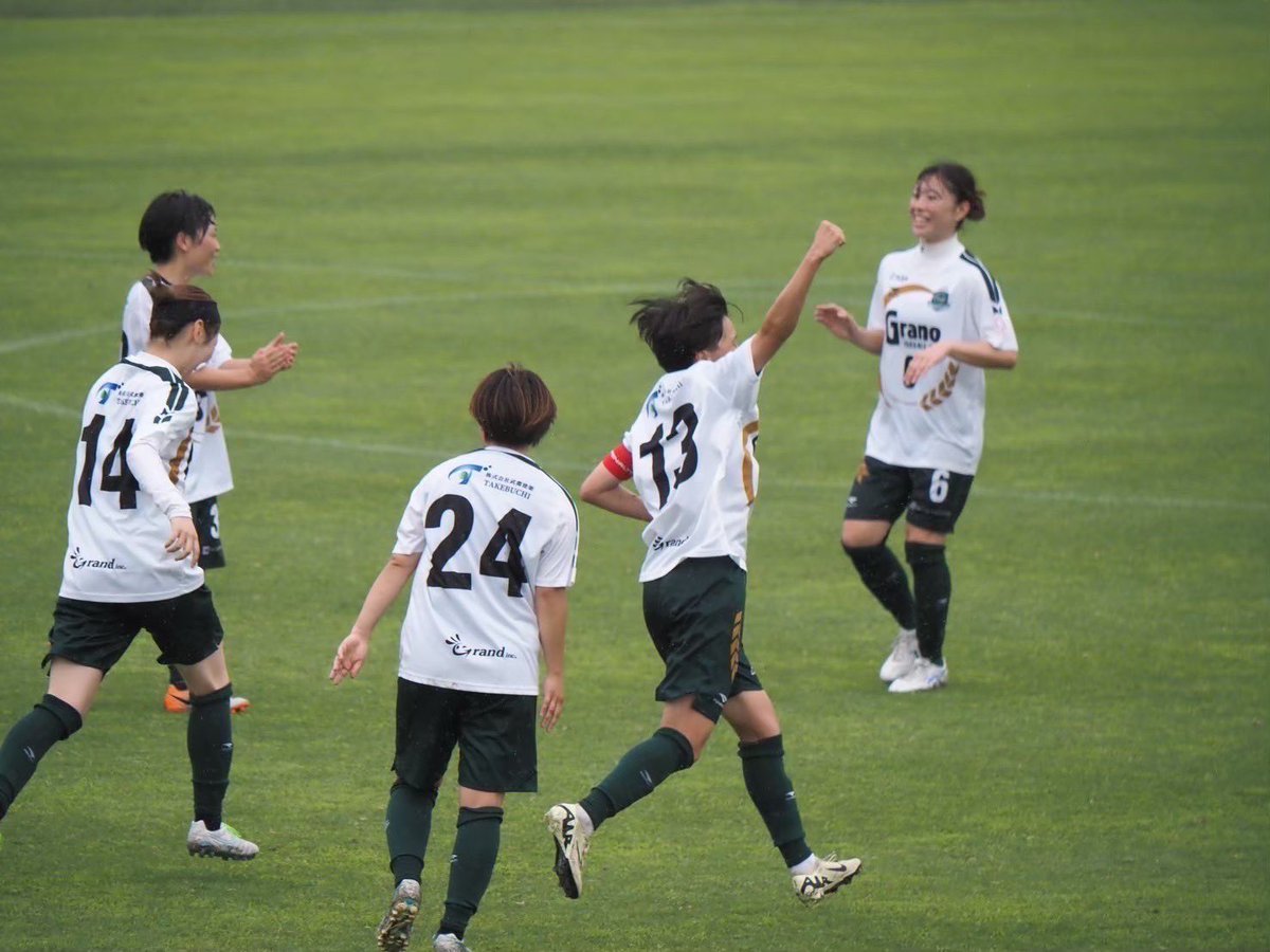 RacketshopK's tweet photo. 📢バドミントン体験会のお知らせ📢
な、な、なんと女子サッカーチームGrano伊勢崎SCさんと一緒に⚽️

スポーツの秋🍂
少しでもバドミントンの魅力を伝えられるように！
積極的にこんな普及活動もしていく！
やってみたい子！是非🤭
絶対楽しくさせます！ https://t.co/6V5jy8enid