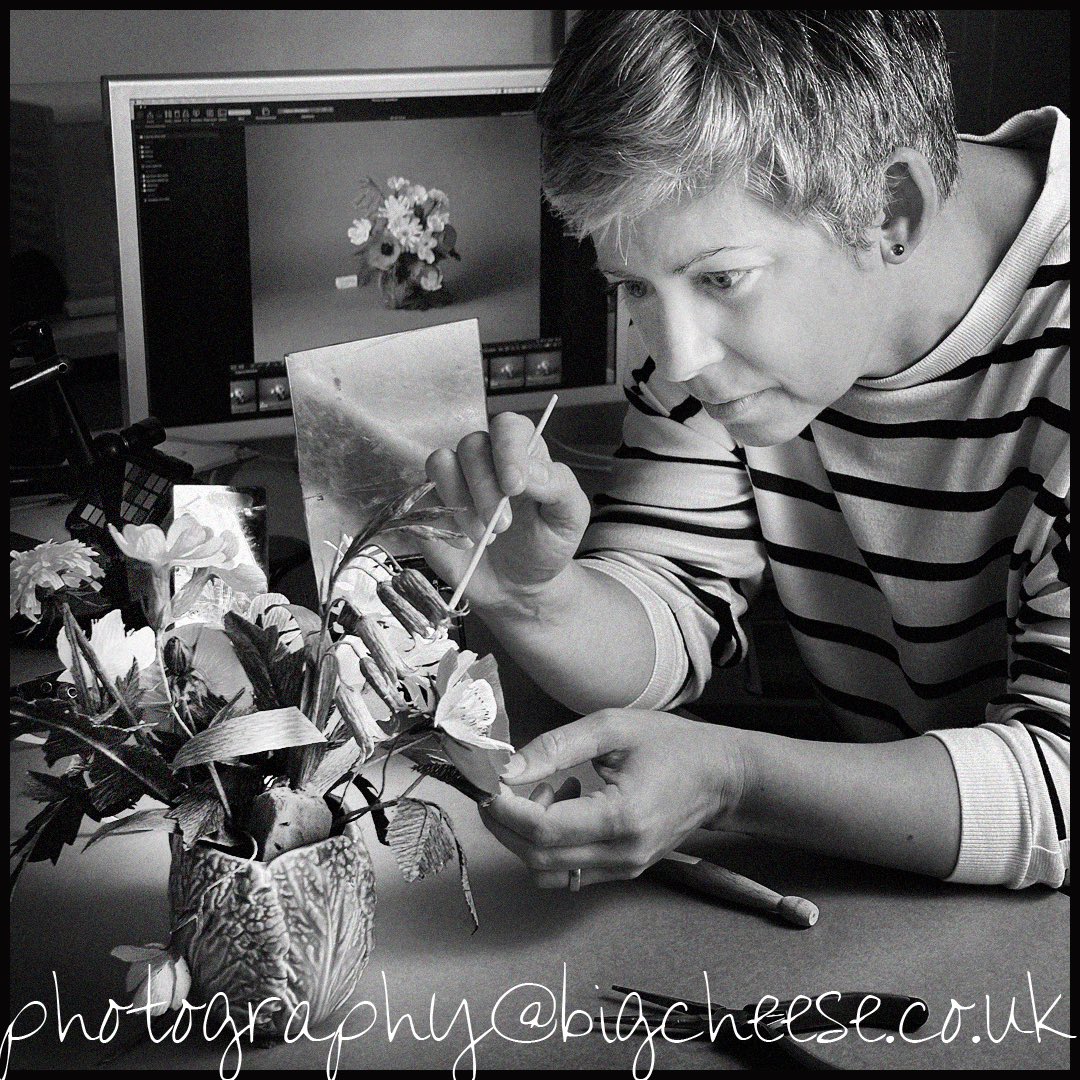 bigcheesephoto's tweet photo. Recent BTS showing supremely talented Ling from @paperbydragonfly putting finishing touches to an amazing display of paper flowers.
Meet Ling at the Great Northern  Contemporary Craft Fair later this month

#behindthescenes
#studiophotography 
#advertisingphotography 
#GNCCF24 https://t.co/meAyTfX36p