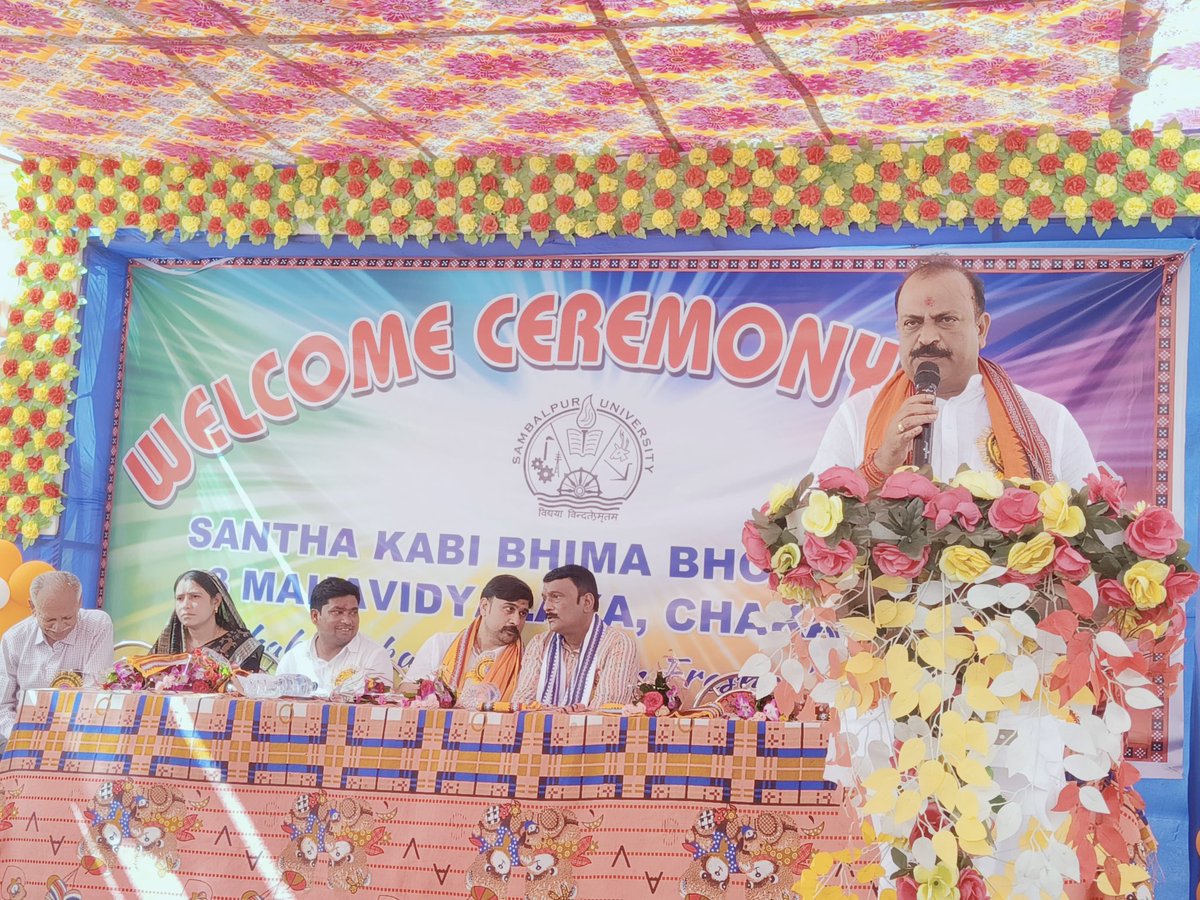 ashwiniksarangi's tweet photo. ଚକରକେନ୍ଦ ସନ୍ଥ କବି ଭୀମ ଭୋଇ ମହିମା ଯୁକ୍ତ ୩ ମହାବିଦ୍ୟାଳୟରେ ଆୟୋଜିତ ୨୦୨୪-୨୫ ଶିକ୍ଷା ବର୍ଷର ସ୍ୱାଗତ ସମାରୋହରେ ମାନ୍ୟବର ବରଗଡ଼ ସାଂସଦ ଶ୍ରୀଯୁକ୍ତ ପ୍ରଦୀପ ପୁରୋହିତ ଓ ଭଟଲି ବିଧାୟକ ଶ୍ରୀଯୁକ୍ତ ଇରାସିସ୍ ଆଚାର୍ୟ୍ୟଙ୍କ ସହିତ ଯୋଗ ଦେଲି।
#welcomeceremony #graduationcollege #bargarhconstituency #bargarh #odisha https://t.co/6vgBoO1vDK