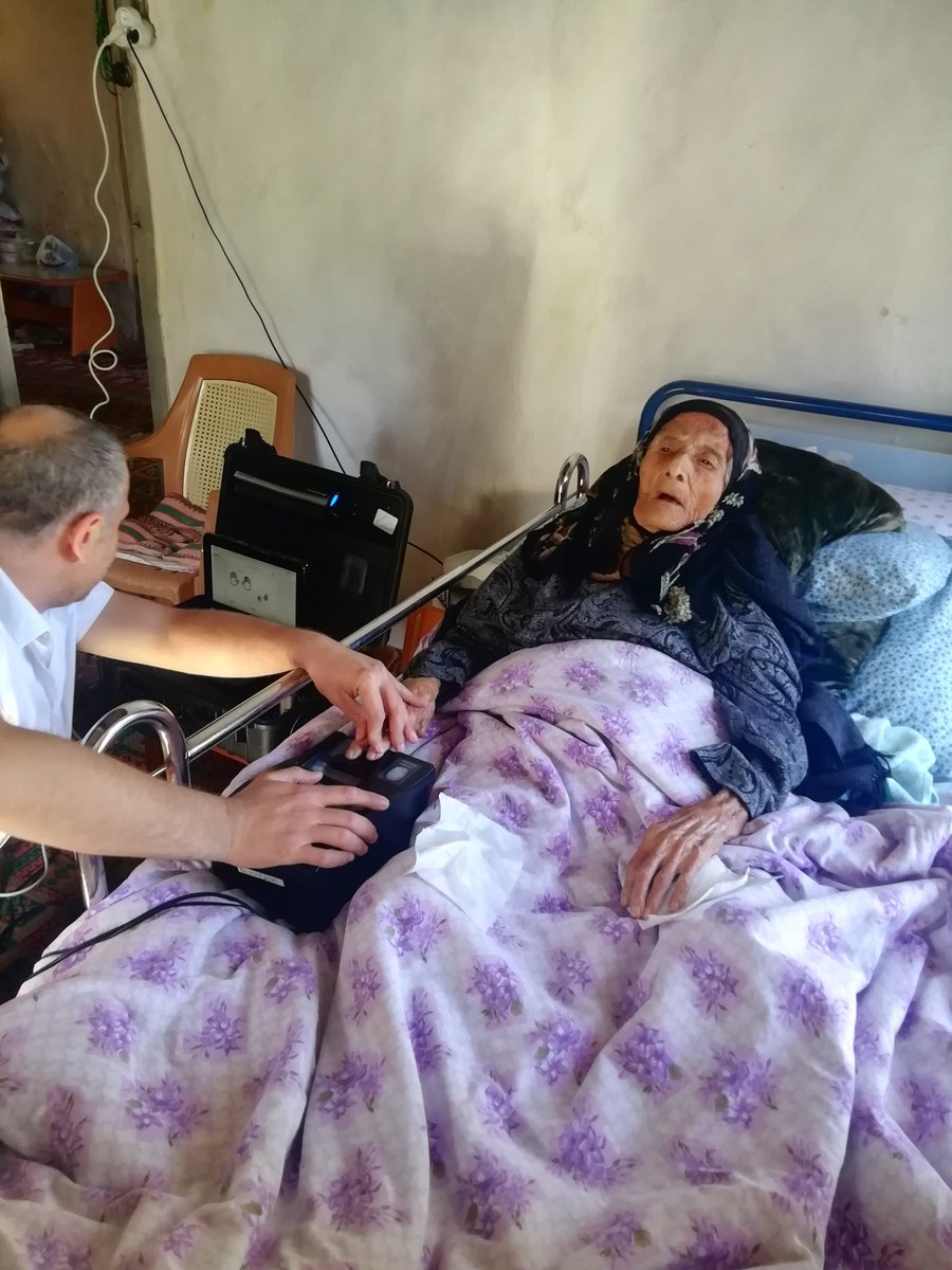 KarahallM's tweet photo. Müdürlüğümüze gelemeyen yaşlılarımızın bu günde yeni Mah kayıtlı 104 yaşında Emine Uşaklıgil teyzemizin kimlik başvurusunu aldık hayır dualarını aldık https://t.co/9vWQFpYDXm