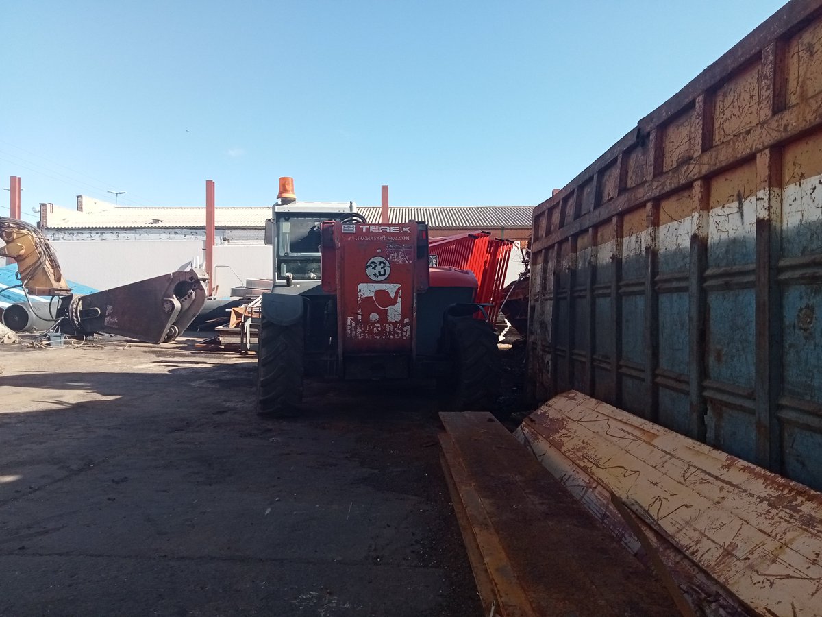 RECEMSA's tweet photo. Recemsa #ElChatarrero te proporciona una gestión de residuos metálicos centralizada en la comodidad del proveedor. Si eres empresa, fábrica o taller, contacta con nosotros y favoreceremos con nuestros camiones y contenedores la recuperación de chatarra.

Contacta con nosotros. https://t.co/E5el0237zu