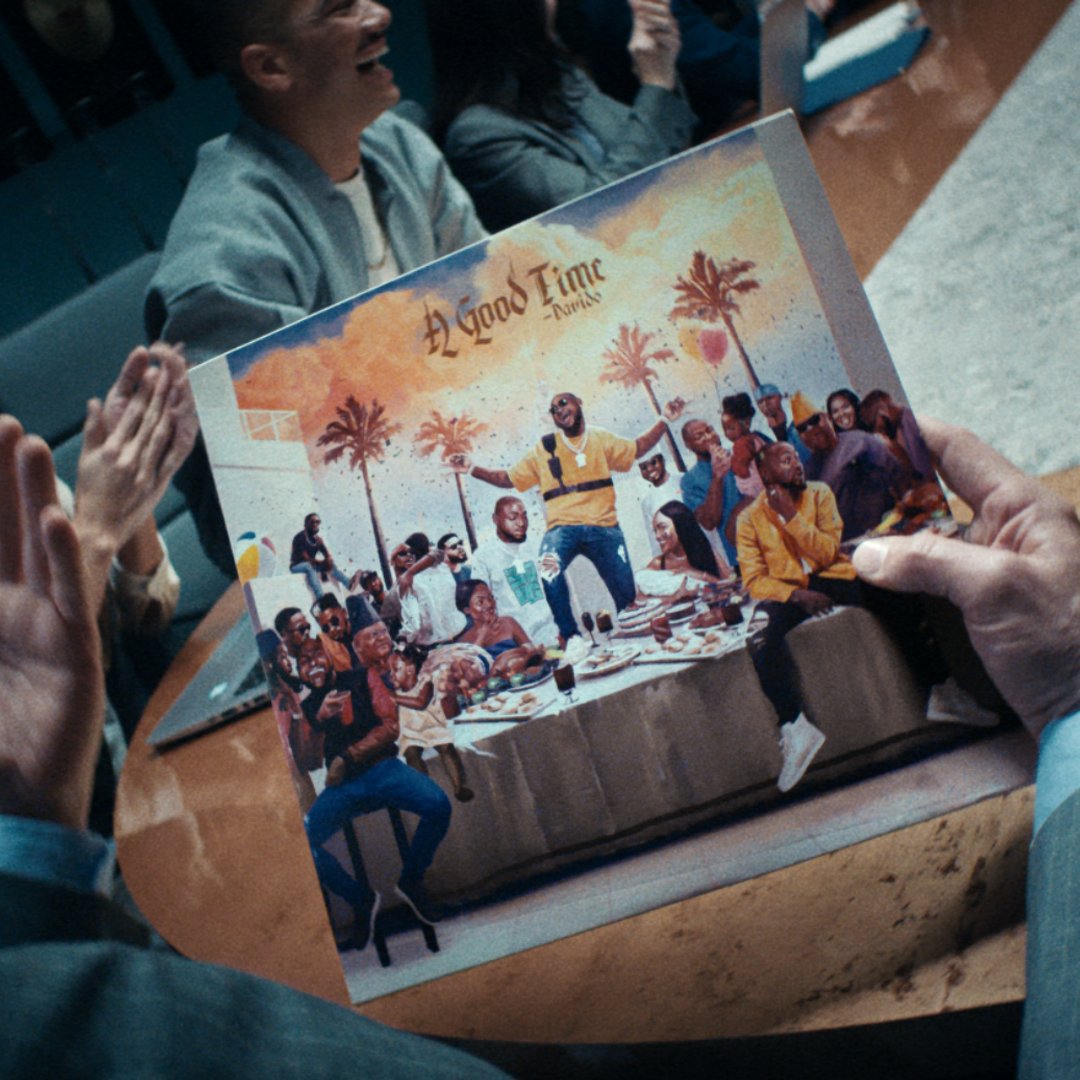 martell's tweet image. Let’s continue to #BeTheStandOutSwift with this new chapter. 
Break down barriers and succeed on your own terms by being audacious and resilient. 

Please enjoy responsibly. Forward only to people of legal drinking age.

#MartellxDavido #Martell #MartellBlueSwift @davido