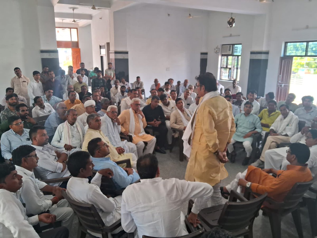 Rajendra4BJP's tweet photo. भारतीय जनता पार्टी के सदस्यता अभियान को लेकर आज तारानगर विधानसभा के पंचायत समिति सदस्यों, पूर्व पंचायत समिति सदस्यों, सरपंचों और पूर्व सरपंचों की मीटिंग लेकर ज्यादा से ज्यादा लोगों को पार्टी की विचारधारा से जोड़ने का आह्वान किया। 
#Taranagar #Churu #BJPSadasyataAbhiyan2024 https://t.co/4W34pWgdzs