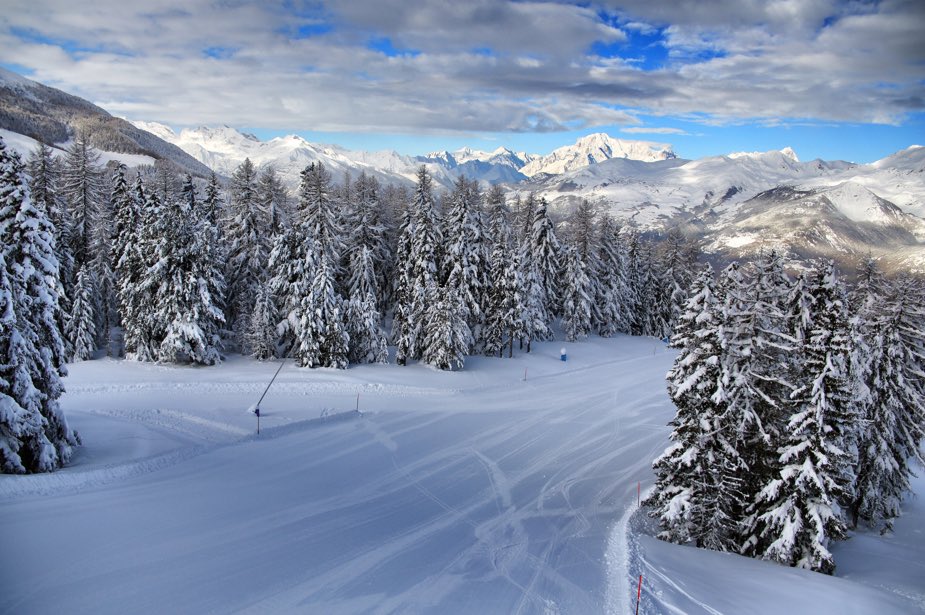 AostaValley's tweet photo. Win a Ski Holiday for 4 to Italy!
Enter to win a ski break to Pila with @weareinterski, Aosta Valley, worth over £1,600! Includes:
•3 nights B&B at 4* Hotel Omama
•2-day lift pass, ski gear, & clothing hire
👉 Enter free: https://t.co/zOMjDcXpZP
#SkiHoliday #Pila #Interski https://t.co/C5jOLQl5pd