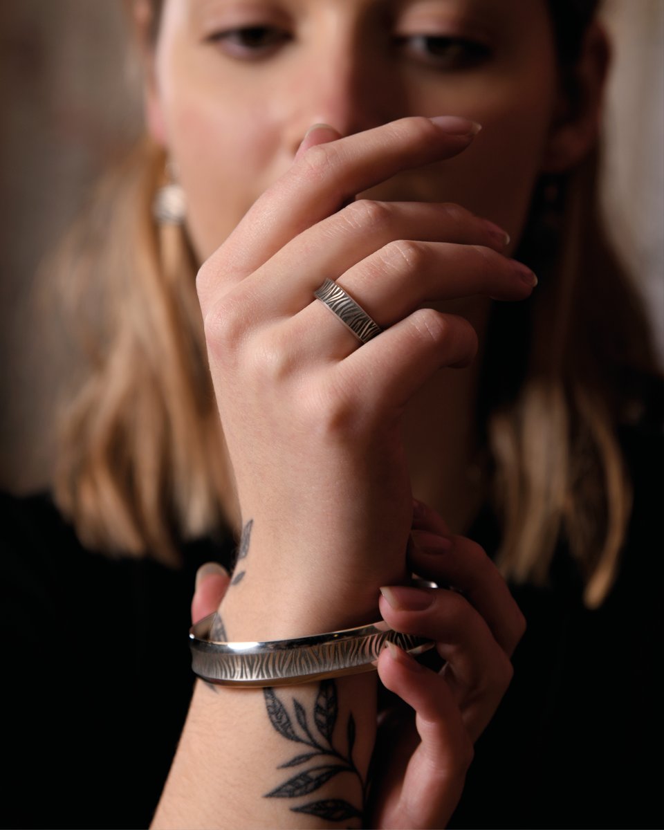 Ti2_Titanium's tweet image. Happy World Animal Day! To celebrate this day, why not try some of our zebra pattern jewellery? 🦓 🐾

Discover our exotic Safari Collection and allow these Zebra Print Long Drop earrings to display your wild side! 

ti2titanium.com/Safari-Collect…