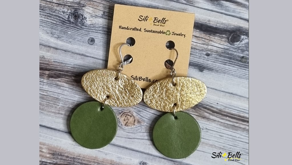 SiliBells's tweet photo. 💚+✨️
She's a whole fall🍂 vibe😍

Don't blend in. Do something different.

ᔕIᒪI+ᗷEᒪᒪᔕ💛⁠ 
Handcrafted. Sustainable♻️ Jewelry.
👉🏾https://t.co/ItSQdJxHBn

#SiliBells #handmadejewelry #UpcycledLuxury #chicagoartist https://t.co/aqa1vllymn