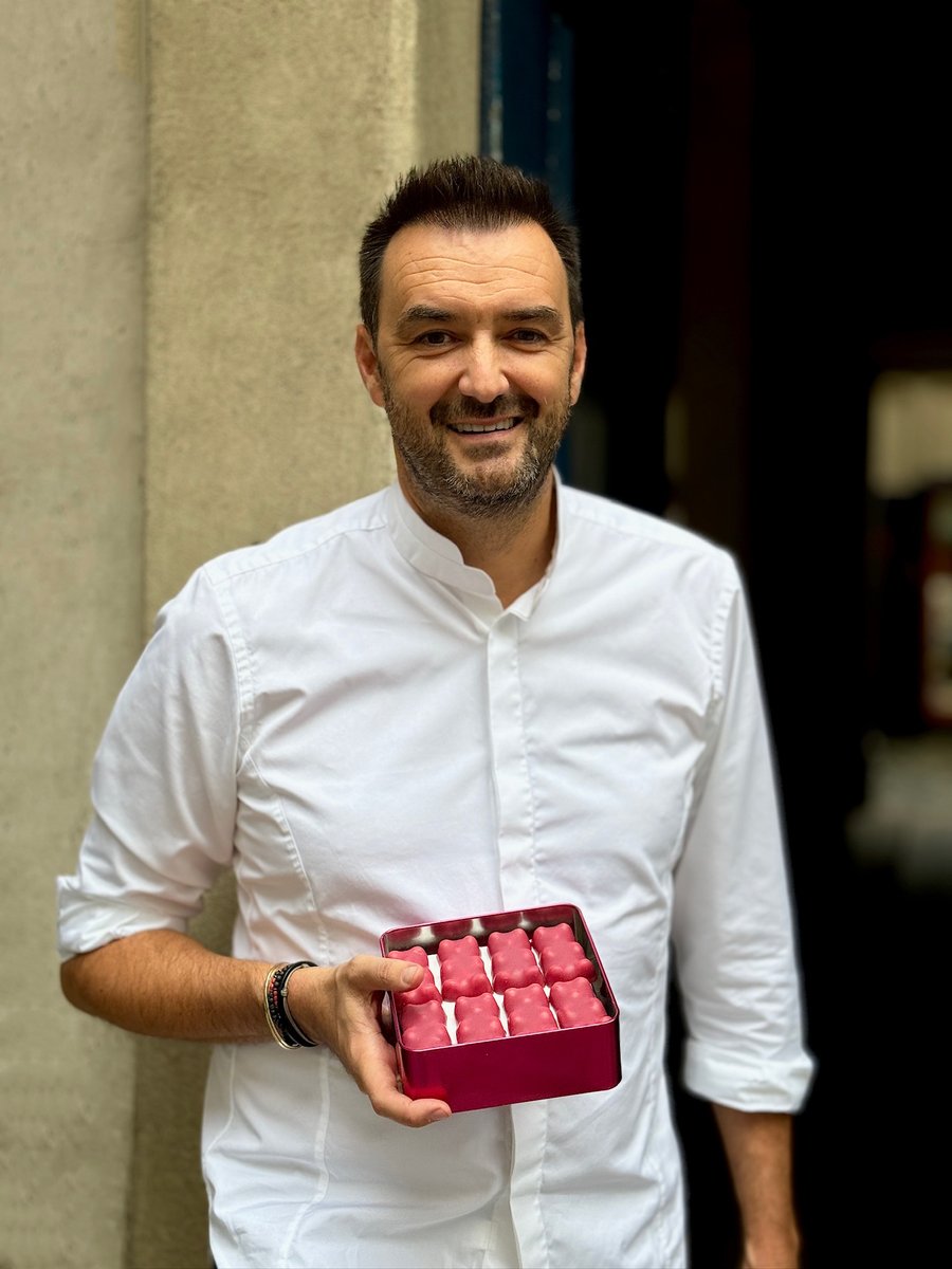 Cyril Lignac (@cyril_lignac) on Twitter photo L’édition limitée de mes Oursons Guimauve Octobre Rose est dispo ! Cette année encore, nous nous associons au <a href="/Collectif_MT/">Collectif Triplettes Roses</a> et une partie des ventes sera reversée à l’association.
Merci pour votre soutien ! 🩷
#octobrerose #merci #octobrerose2024 #lapatisseriecyrillignac L’édition limitée de mes Oursons Guimauve Octobre Rose est dispo ! Cette année encore, nous nous associons au <a href="/Collectif_MT/">Collectif Triplettes Roses</a> et une partie des ventes sera reversée à l’association.
Merci pour votre soutien ! 🩷
#octobrerose #merci #octobrerose2024 #lapatisseriecyrillignac