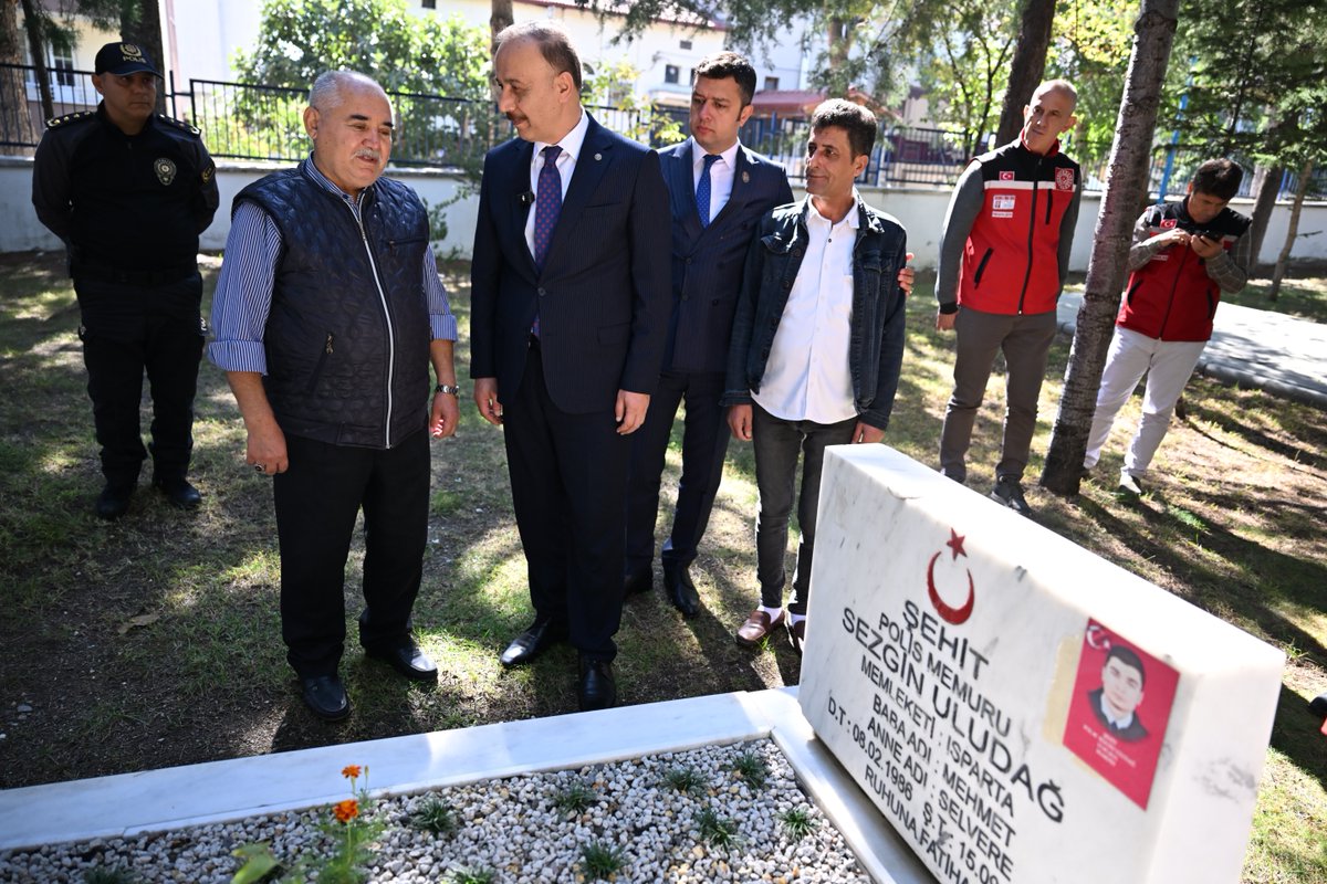 Abdullah_Erin47's tweet photo. Bugün, 4 Ekim 2018 tarihinde şehit olan kardeşimiz J.Uzm.Çvş. Ali Hekim’in şehadetinin yıl dönümü. 

Isparta Şehitliği’nde düzenlenen törende Ali Hekim kardeşimizin vesilesiyle tüm şehitlerimizi bir kez daha minnetle yad ettik. https://t.co/ACv6GiYVDk