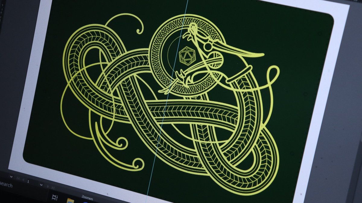 SpeechlessBard's tweet image. Today is 
✒️✨art day✨🖋️
Noor is working on new DM screen designs to make sure there are plenty of styles to choose from, plus lots of sketches for stretch goals! Can we create this Wyrm on dark green leather with gold inlay? 🐉
#ttrpg #dmscreen #dnd #pathfinder