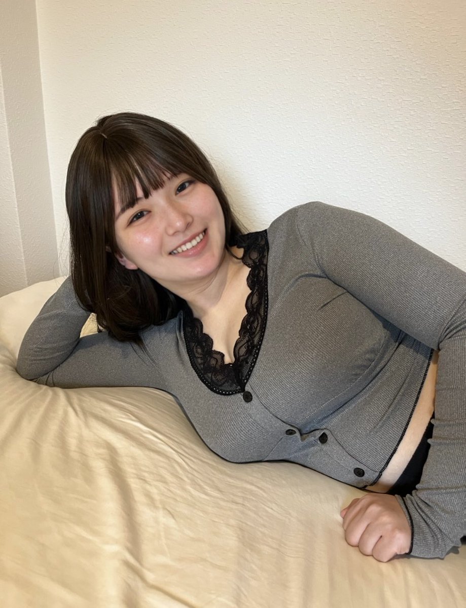 asuasuasu0720's tweet photo. なに遠慮してるのー、一緒に寝よっ🥰 緊張しちゃって寝れないの？ かわいい🥰 https://t.co/FVVL0EqPuM