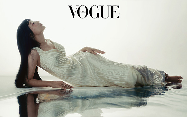 VogueKorea's tweet photo. 김지원이 함께할 새로운 계절

🔗https://t.co/xZUVGgfW7d https://t.co/idimoKQ7ma
