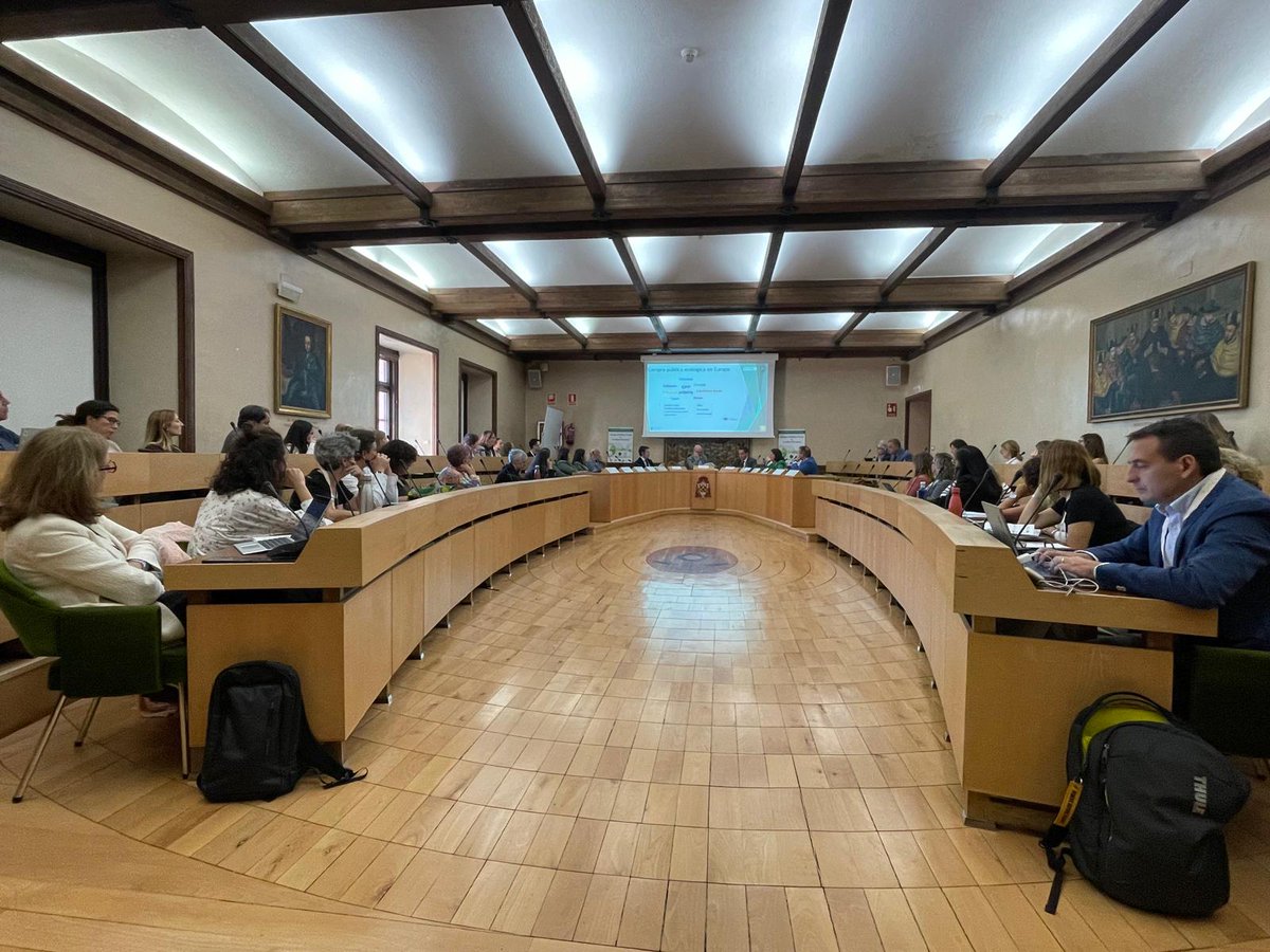 🌍Participamos en el Congreso de <a href="/cpvuah/">Compra Publica Verde UAH</a>
<a href="/AnaBNoriega/">Ana Belén Noriega</a> explicó cómo la #certificaciónPEFC asegura #origensostenible #reciclado y #trazabilidad en #productosforestales para #ContrataciónPública
🤝#PEFC y <a href="/UAHes/">Universidad Alcalá</a> colaboran para ✅#comprapública verde y #seguridadjurídica en pliegos