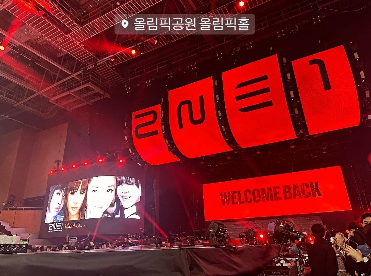 First look at 2NE1’s ‘WELCOME BACK’ tour stage! 👀

#WELCOMEBACK_2NE1 #투애니원_제일_잘_나가 #2NE1