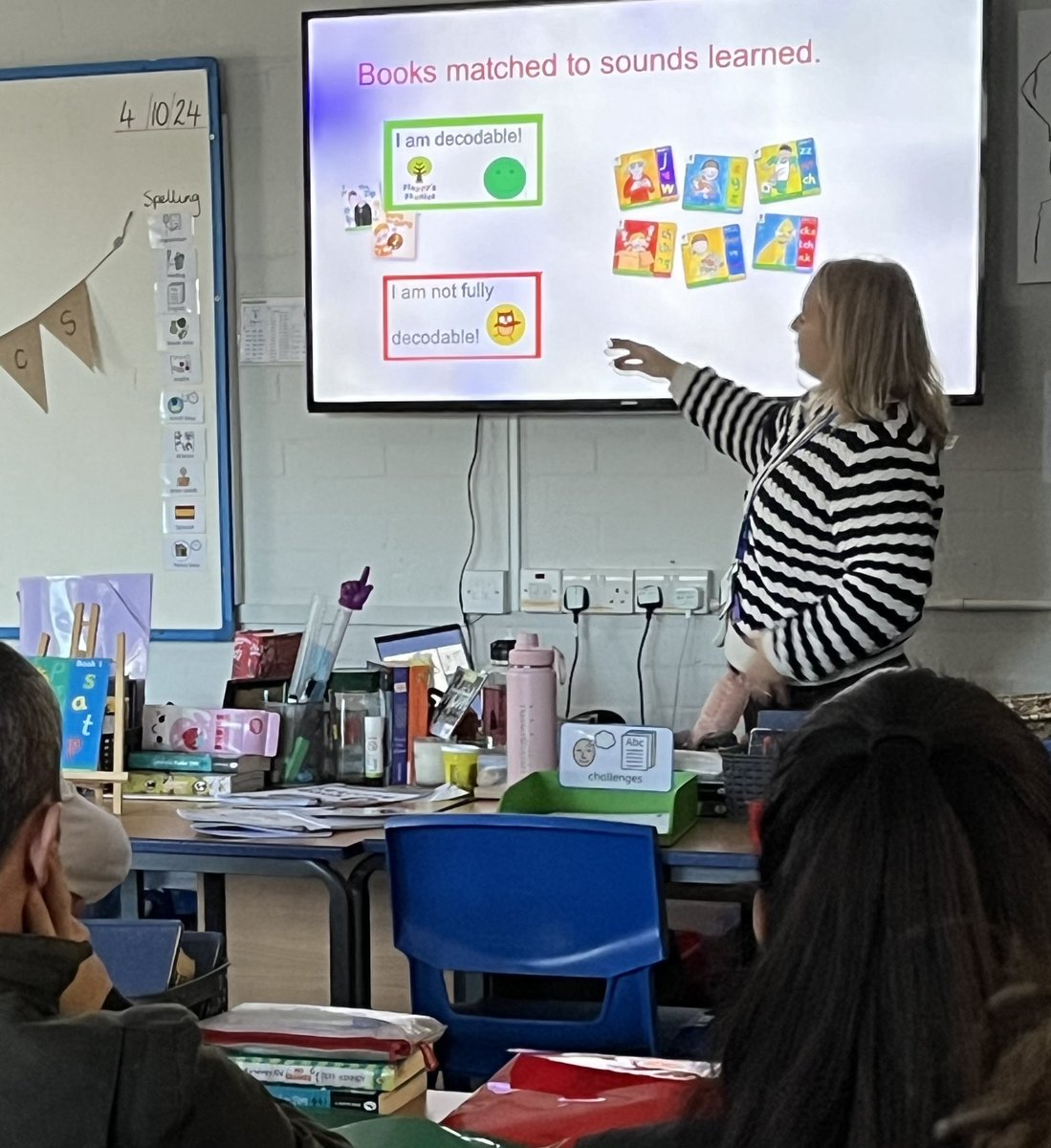 ValewoodPrimary's tweet photo. This morning we had a great turnout when Miss Metcalfe hosted our Team Reception parents’ Phonics & Early Reading Workshop. Families learnt about #PureSounds. Packs have been shared with everyone to support learning at home. Thanks to all attendees.🙂
💕📖📚🎧✏️
@MerseyViewTrust https://t.co/0HxjWDnxXj